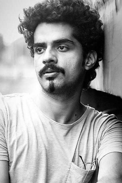 Priyank Tiwari como SI Padam Kumar