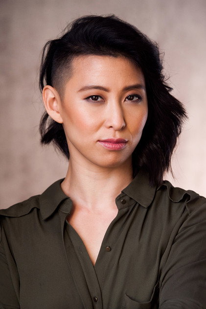 Erika Ishii como Liv / Jenna (voice)