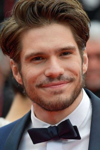 François Civil como Greg