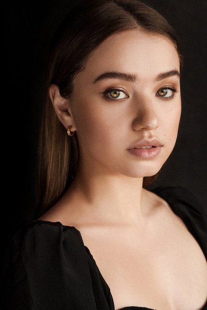 Emilija Baranac como Zoe Christensen