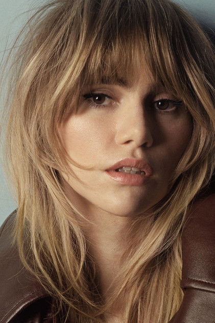 Suki Waterhouse como Camille Meadows