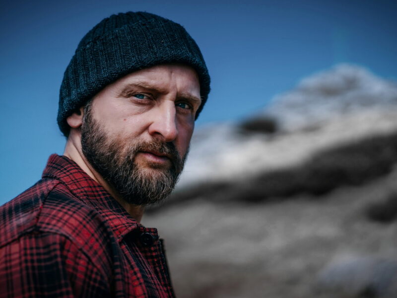 Detective Forst (2024). Série sur Netflix : Un thriller dans la neige, mystères et meurtres