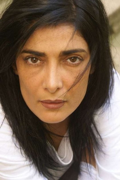 Fatima Adoum în rolul Amythis