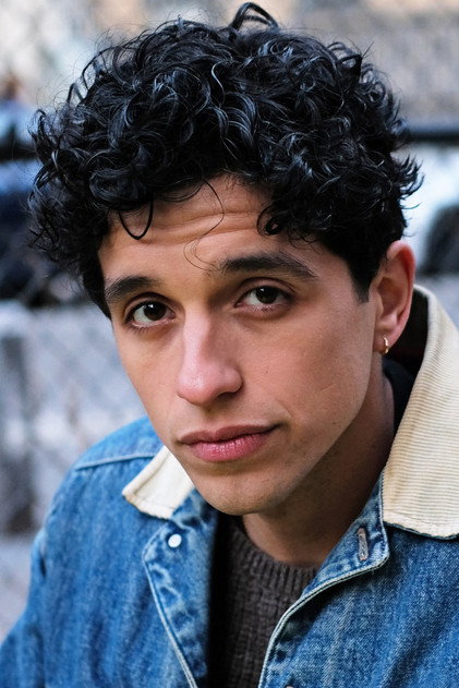 Sebastian Chacon como Carlos