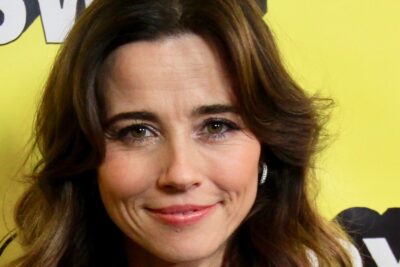 Linda Cardellini, close-up portrait