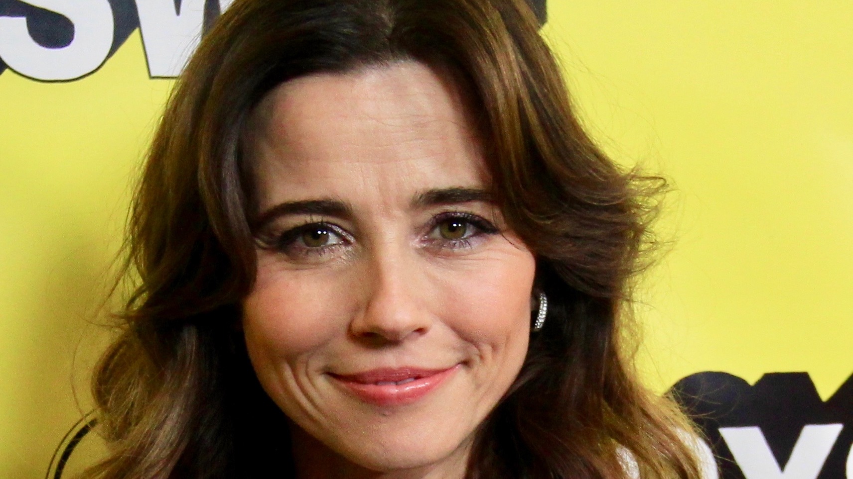 Linda Cardellini, close-up portrait
