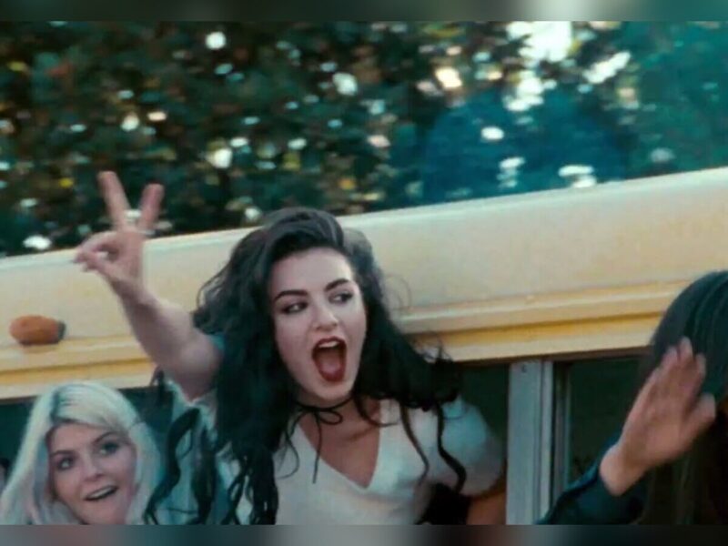 Charli XCX: Wie die Hitschreiberin hinter BRAT drei Grammys gewann