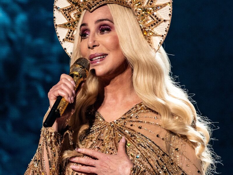 Cher: 80 anos de uma carreira que a indústria musical nunca conseguiu encerrar
