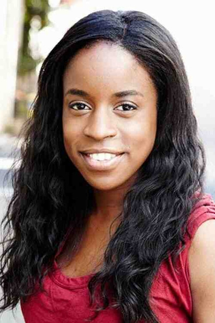 Belinda Jombwe como Ensign Washington