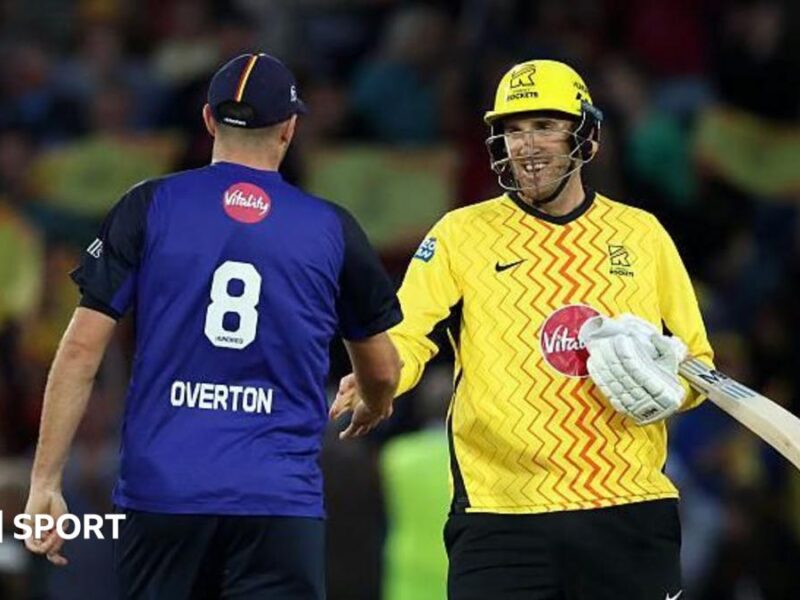 Craig Overton derruba o irmão gêmeo Jamie com um seis na reta final da The Hundred