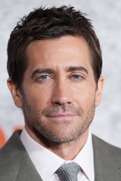 Jake Gyllenhaal as Master Sergeant John Kinley