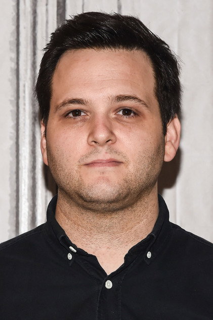 Derek DelGaudio como Bradley Hasling