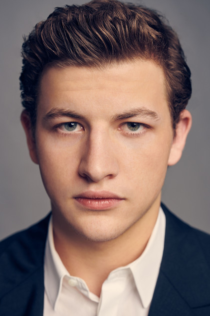 Tye Sheridan como JR Maguire