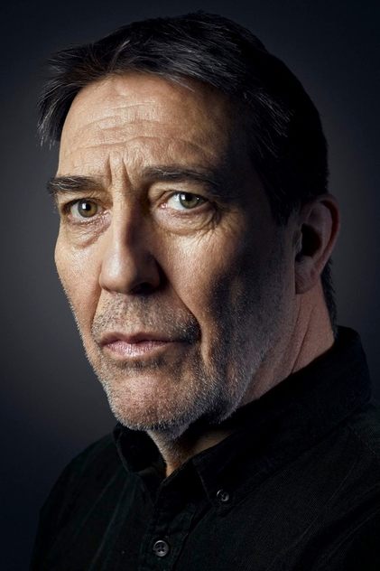 Ciarán Hinds rolünde Fletcher Hamilton