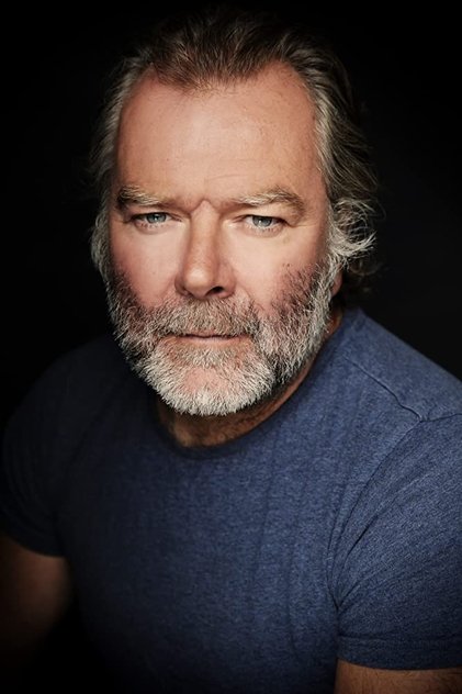 Mark Mitchinson en tant que Mr. Fonda