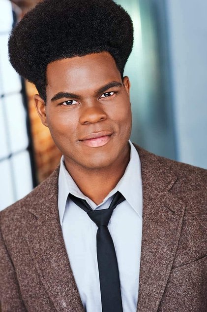 Julian Gant como Max (voice)