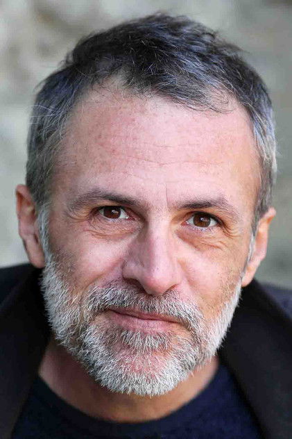 Fabrizio Ferracane como Luca Bertozzi