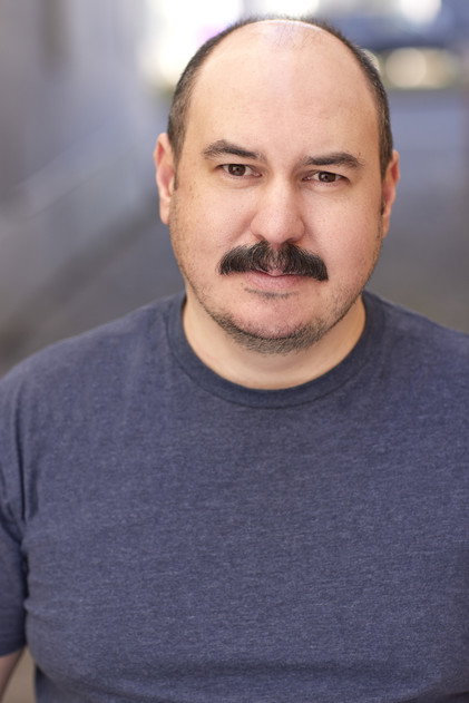里斯·奥特里 饰 Gus McConnell