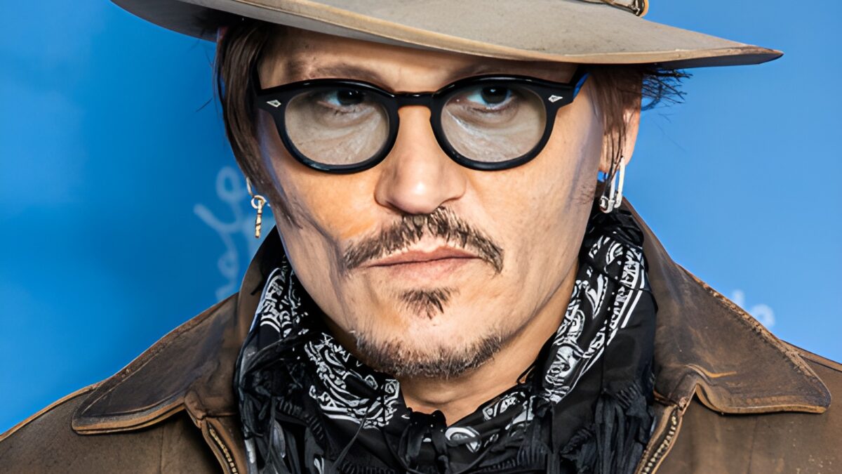 El Scrooge de Johnny Depp es en realidad su propia historia de redención, y Paramount se la juega toda