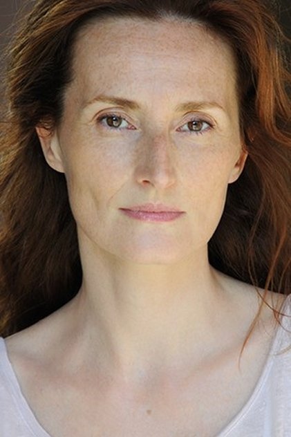 Rachel Lascar como Sofía Hidalgo