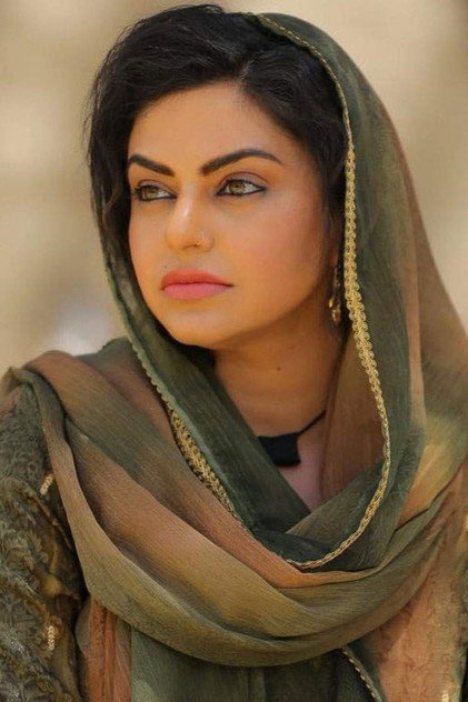 Nisha Bano como Surinder Sonia