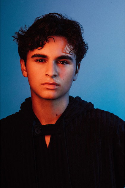 Chance Hurstfield como Billy Wenan