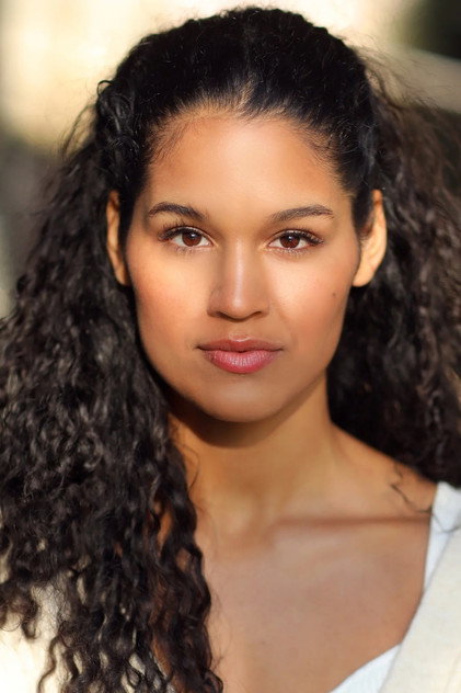 Mara Huf as Lizzie