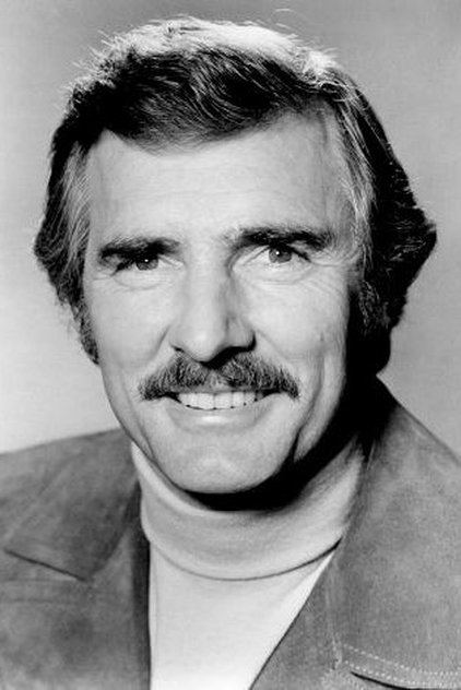 Dennis Weaver como Mirador Motel Night Manager