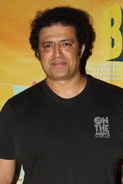 Ninad Kamat 饰 SI Suhas Pingale