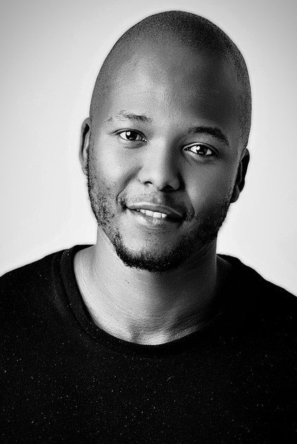 Thabo Rametsi como Calvin Khumalo