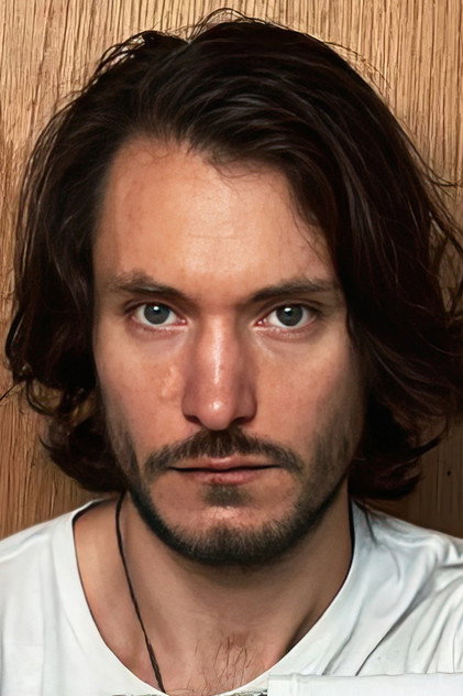 Claudio Cataño como Colonel Aureliano Buendía