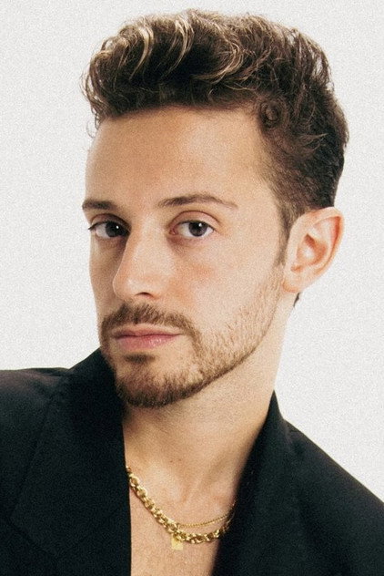 Ruggero Pasquarelli como Pietro Crespi