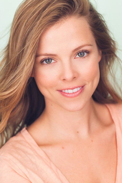 Megan Leonard como Joanne Kern