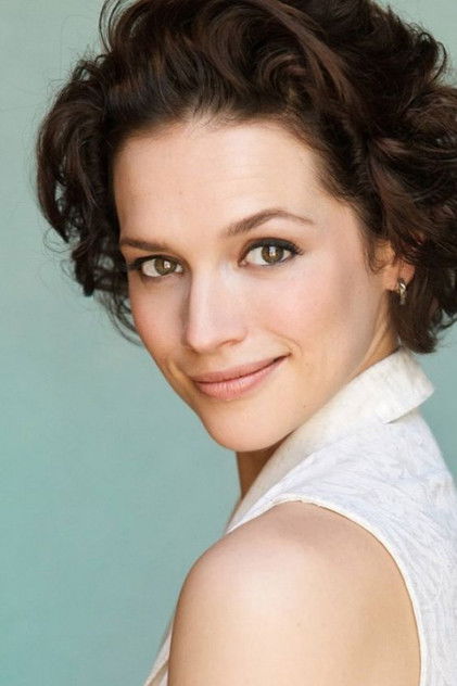 Kerry Knuppe as Ruth Briggs