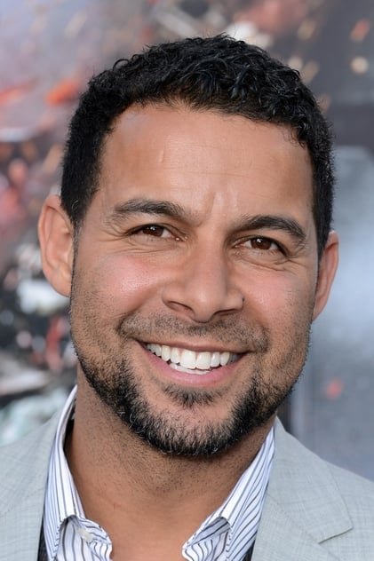 Jon Huertas como Joseph