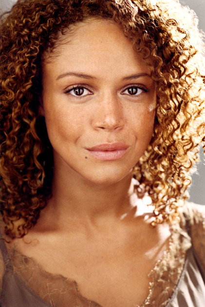 Amber Gray como Liv Beckman