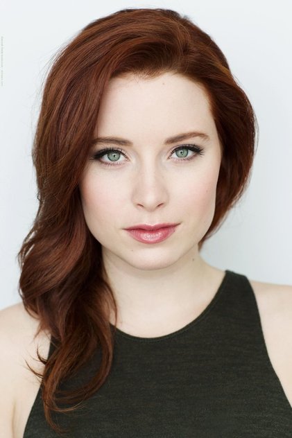 Hannah Emily Anderson como Bridget Dwyer