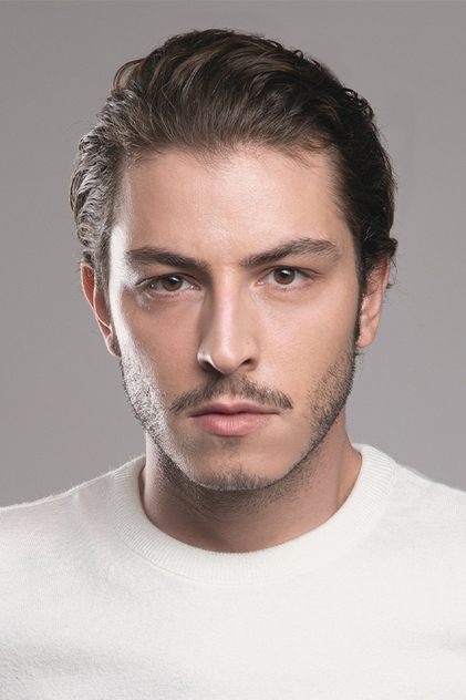 Boran Kuzum como Euphrates