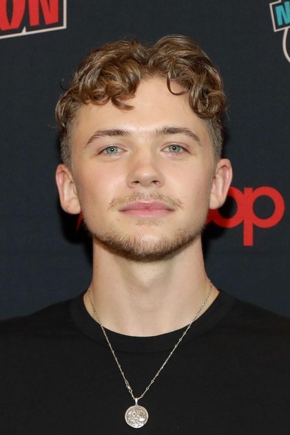 Igby Rigney som Warren Flynn