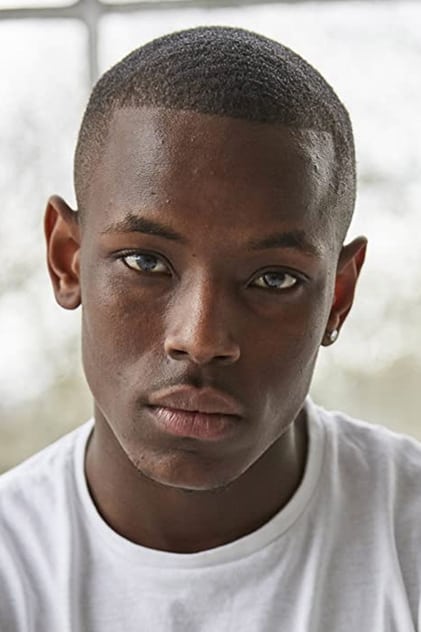 Micheal Ward como Cain