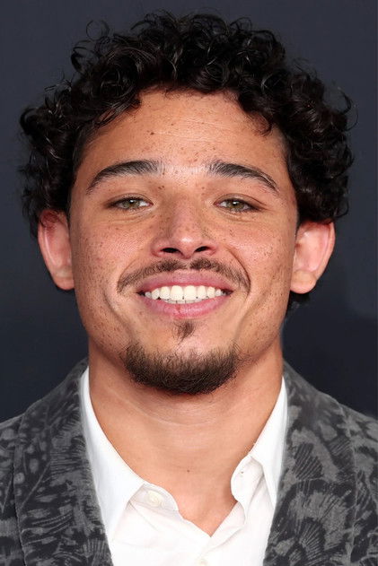 Anthony Ramos como Piranha (voice)