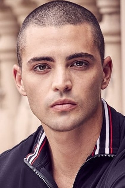 Benjamin Levy Aguilar como Rex