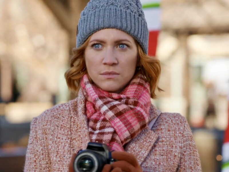 Christmas with the Campbells: A Rom-Com That Can’t Decide What It Wants