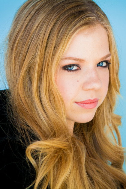 Vivien Endicott Douglas como Alli