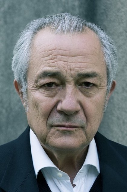 Remo Girone como Enzo Arisio