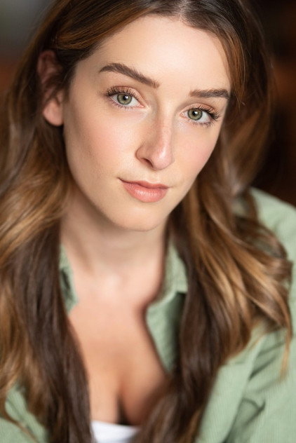 Catherine Saindon como Mary-ann