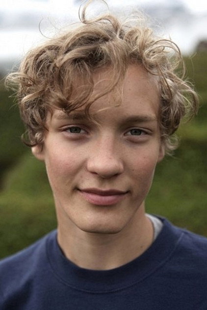 Blær Hinriksson as Símon