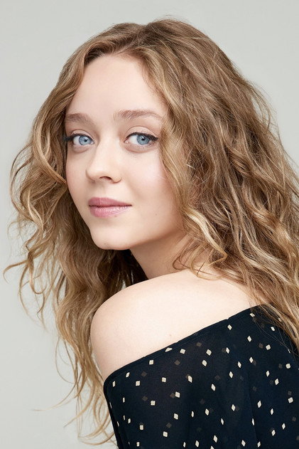 Madeleine Arthur como Christine