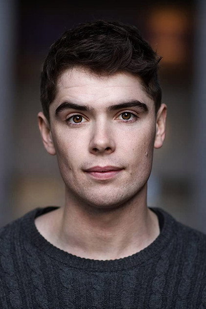 Seán Doyle como Simon