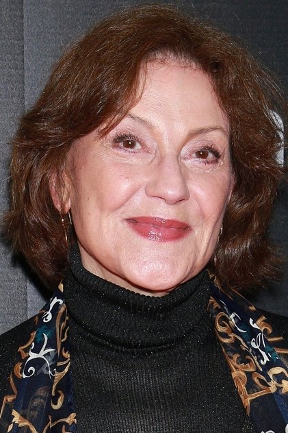 Kelly Bishop como Mrs. Ivey